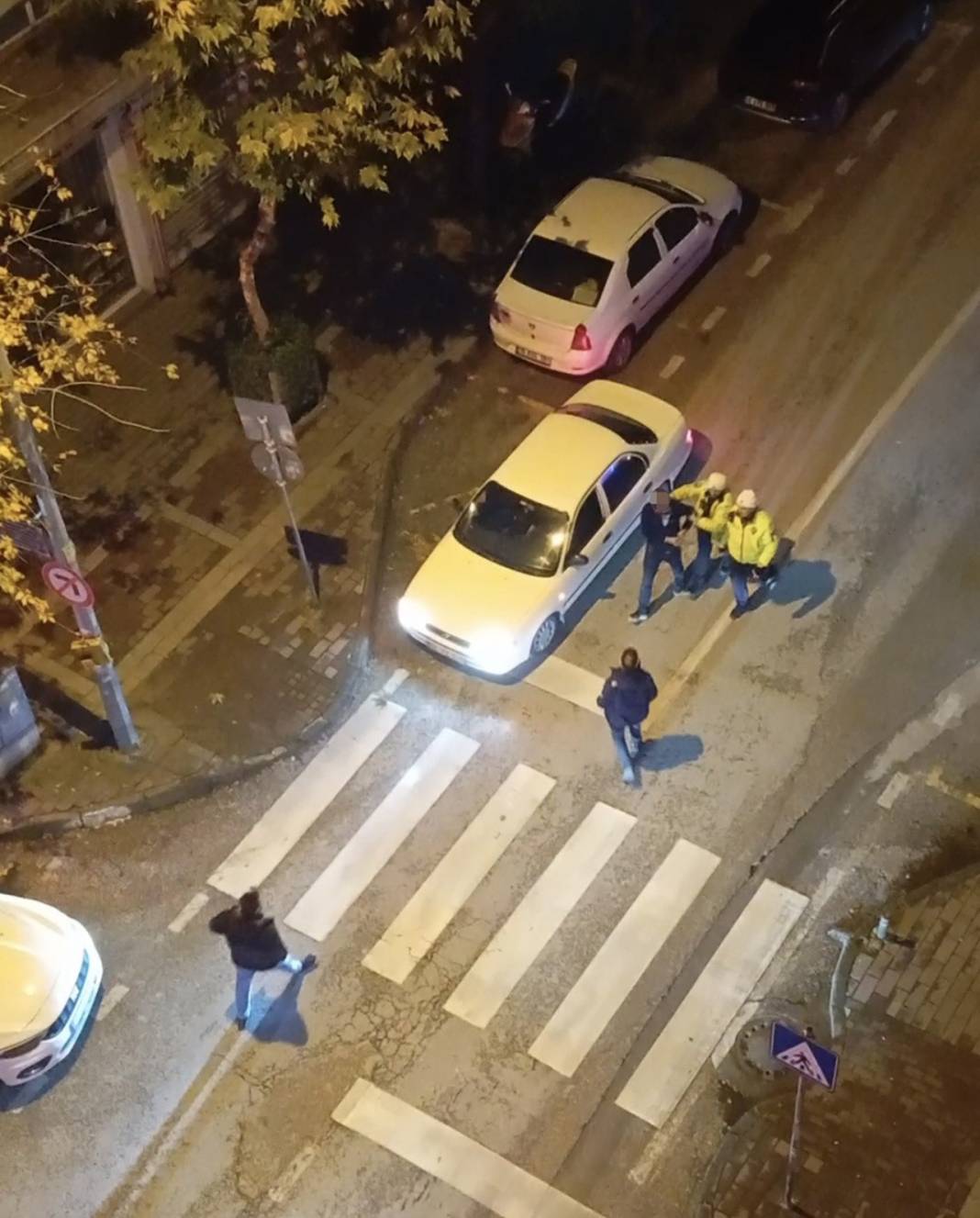 Alkollü sürücü önce araçla sonra koşarak kaçtı: Polis havaya defalarca ateş açtı, yine durmadı 3